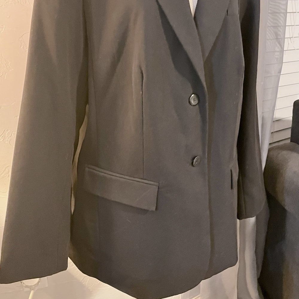 Women’s black blazer 16p